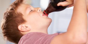 Obesite de l-enfant : les boissons sucrees sont a eviter !