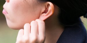 Comment deboucher une oreille avec de l-eau
