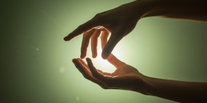 Reiki, une methode japonaise qui equilibre les energies vitales et gagne sa place dans les medecines douces