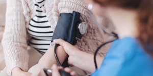 Pourquoi l-hypertension favorise-t-elle les acouphenes ?