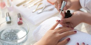 La manucure, un geste beaute qui soigne la psyche
