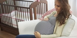 Grossesse : prendre soin de ses jambes, c’est vital