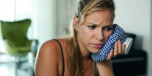 Dent : pourquoi un abces dentaire fait-il mal ?