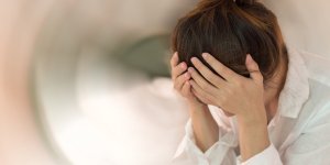 Tete qui tourne, quelles sont les causes possibles ? 