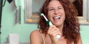 Brosse a dents electrique ou brosse a dents manuelle, comment choisir ?
