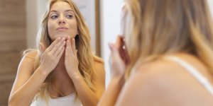 7 conseils pour prendre soin de sa peau en cas d’acne