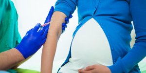 Vaccin contre la grippe chez la femme enceinte : indication et prise en charge