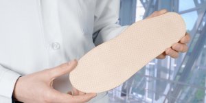 Sciatique : a quoi servent les semelles orthopediques ?