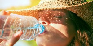 Il fait chaud : que manger, que boire, et comment mincir sans risques ?