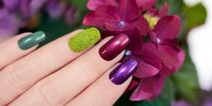 Petites anomalies des ongles : causes et solutions