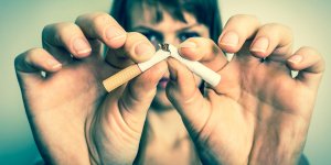Toux du fumeur : peut-on soigner naturellement une bronchite chronique ?