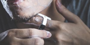 Messieurs : savez-vous manier votre rasoir ?