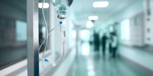 Une mere injectait ses excrements a son fils cancereux !