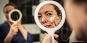 Contre le vieillissement : 11 astuces beaute pour faire 10 ans de moins