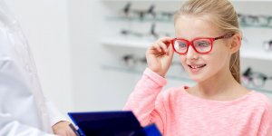 Lunettes enfants : comment choisir la bonne monture ? 