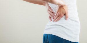 Rhumatismes : comment se manifeste la spondylarthrite ankylosante ? 