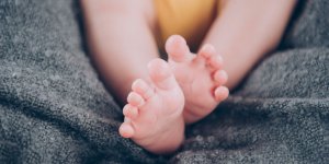 A 62 ans, elle donne naissance a un petit garcon