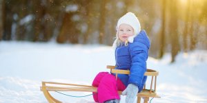 Bebe aux sports d-hiver