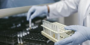 Medicaments : que faut-il savoir sur les essais therapeutiques ou cliniques ?