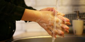 6 erreurs qui dessechent vos mains