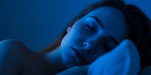 Lumiere bleue : votre sommeil en danger a l-ere numerique ?