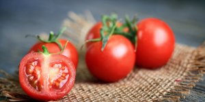 Crumble de tomate rotie au parmesan, cremeux de chevre frais