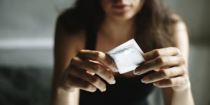 Contraception : comment mettre un preservatif feminin ?