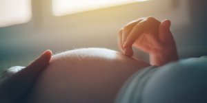 Un homme transgenre accouche alors qu’il a le covid