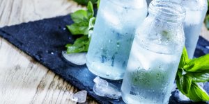 Canicule : pourquoi vous ne devez pas boire glace