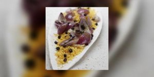 Recette d-oignons doux aux raisins et semoule, curcuma