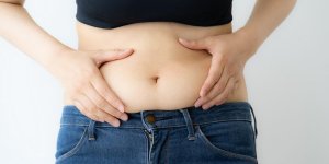 Chirurgie post-accouchement : le "Mommy Makeover" inquiete les medecins