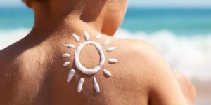 Creme solaire : 90 % des parents ne l’appliquent pas au bon moment pour leurs enfants