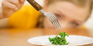 Manger dans une petite assiette pour maigrir : ca ne marche pas !