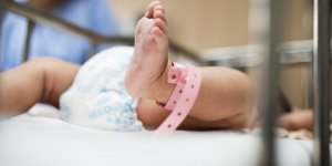 Elle accouche d’une petite fille malgre un cancer du col de l’uterus
