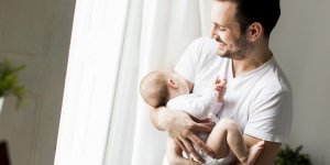 Sante de bebe : comment l’age du pere a la naissance jouerait un role