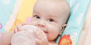 Fortes chaleurs : les 6 conseils express pour que bebe ait moins chaud
