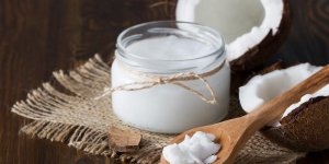 Huile de coco : une professeure d’Harvard la compare a du "poison"