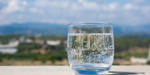 7 effets que l’eau gazeuse provoque dans votre corps 