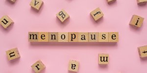 Menopause : peut-on utiliser des complements alimentaires contre les bouffees de chaleur ? 