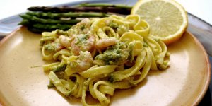 Asperges et tagliatelles aux crevettes