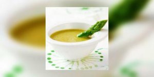 Soupe froide de courgettes aux asperges roties