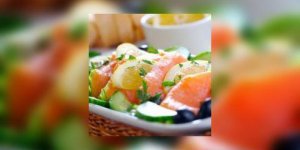 Salade de truite fumee aux peches