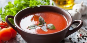 Soupe a l-aubergine tomatee et a l-ail