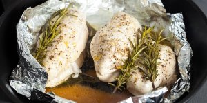 Papillote de blanc de poulet a la fondue de poireaux