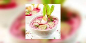 Soupe glacee de concombre, pomme et fraise