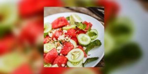 Salade de concombre et de fruits 