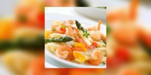 Salade de pates aux crevettes et aux agrumes