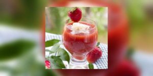 Soupe de fraises aux zestes d-oranges confits