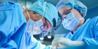 Chirurgie : mieux vaut-il être opéré par un homme ou une femme ?