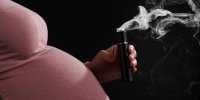 Vapoter pendant la grossesse serait aussi dangereux que fumer